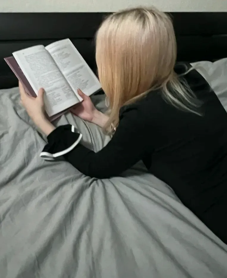 Alice, 19
