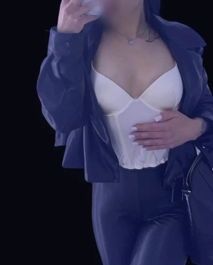 Nathalie, 24